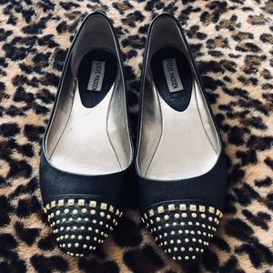 Studded toe simple black Steve Madden flats